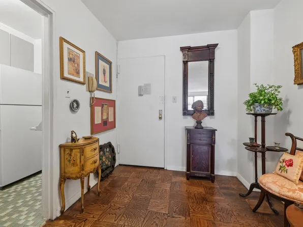 420 East 72nd Street image 2 of 8