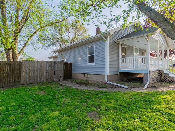800 E Webster St, Clinton, IL 61727