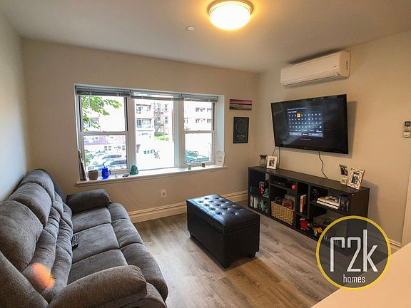 3rd image of 2311 31st Ave APT 6B