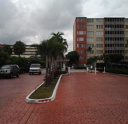 3rd image of 1660 NE 191st St APT 115