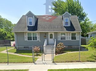 104 Robinson St, Providence, RI 02905