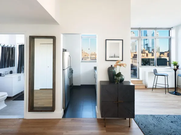 200 West 26th Street image 8 of 14