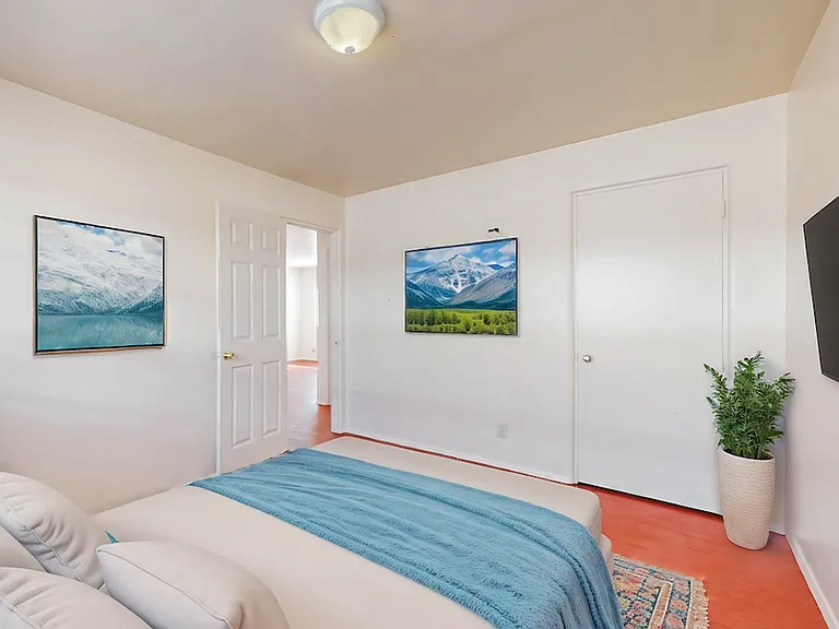 1033 Louisiana Blvd SE — Photo 3