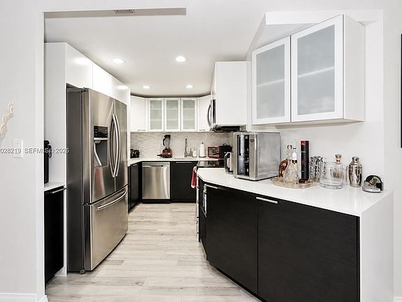3rd image of 2500 Parkview Dr APT 1815