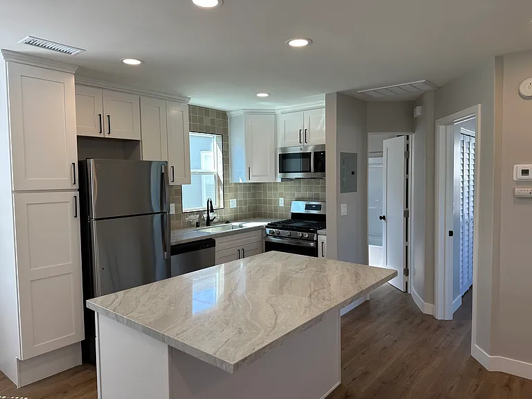 4384 Swift Ave — Photo 3