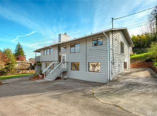 910 S 102nd St, Seattle, WA 98168