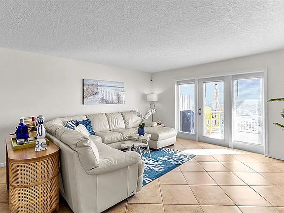 Livingroom with views of the Bay