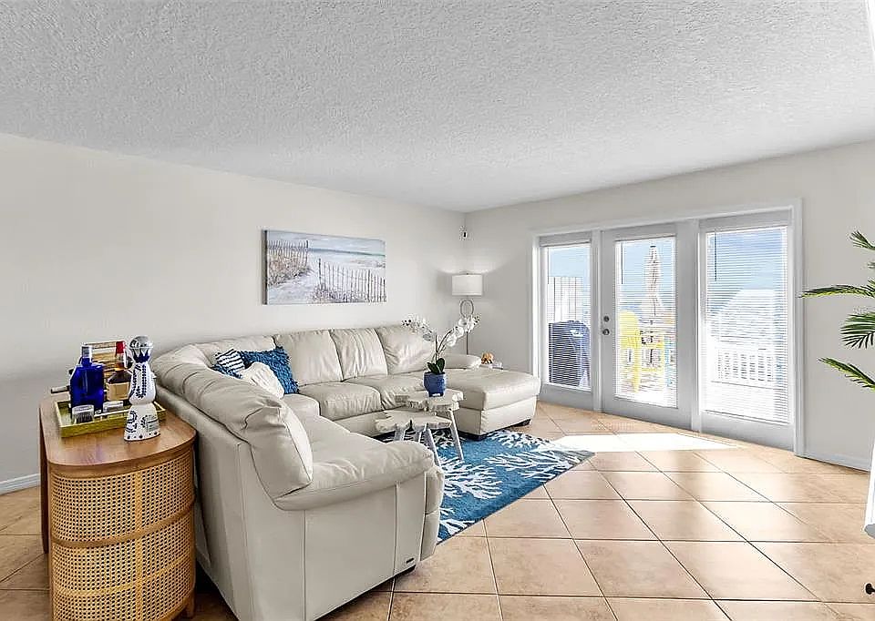 Livingroom with views of the Bay