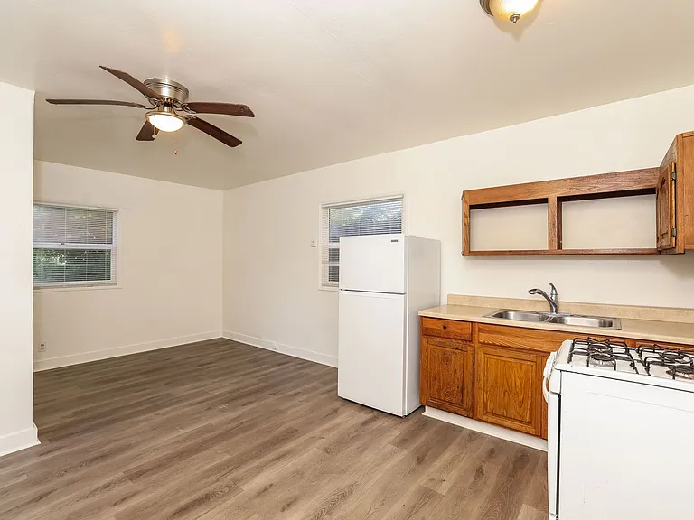 2107 Montgomery Dr — Photo 10