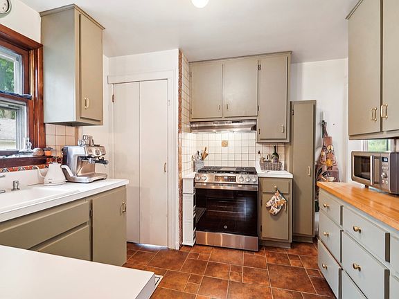 4th image of 43 Keats Ave