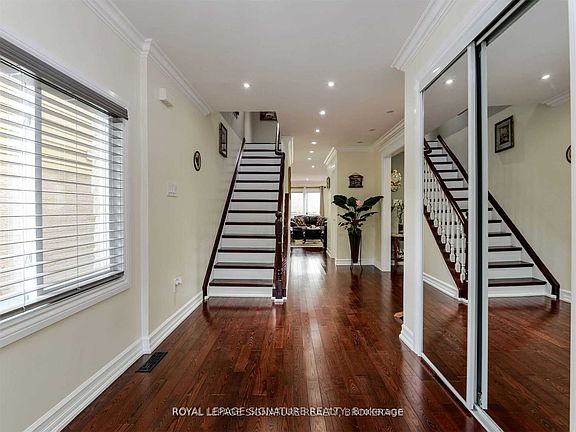 3rd image of 6222 Fullerton Cres