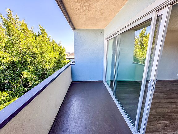 4th image of 3417 Manning Ave #N1812