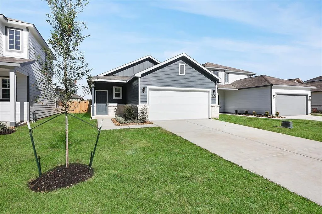 3 bed, 2.0 bath, $1,799 — Photo 2