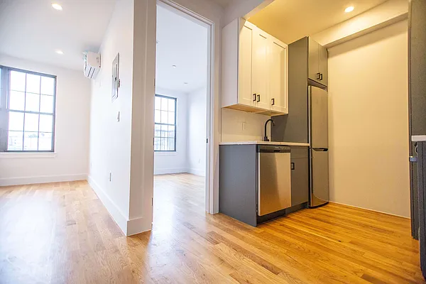 Rented by Venn NY Inc | media 14