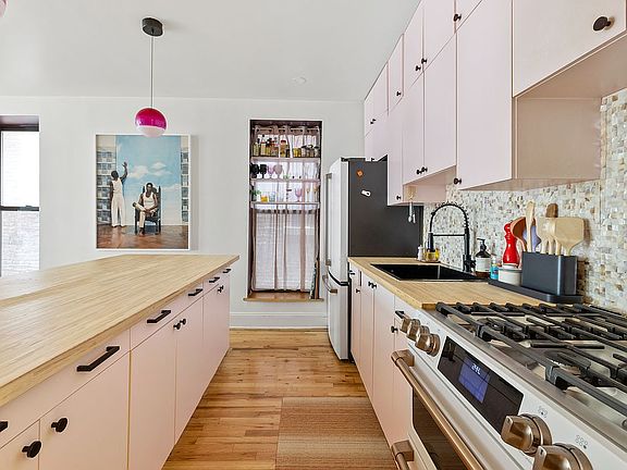 5th image of 366 Lafayette Ave APT 2