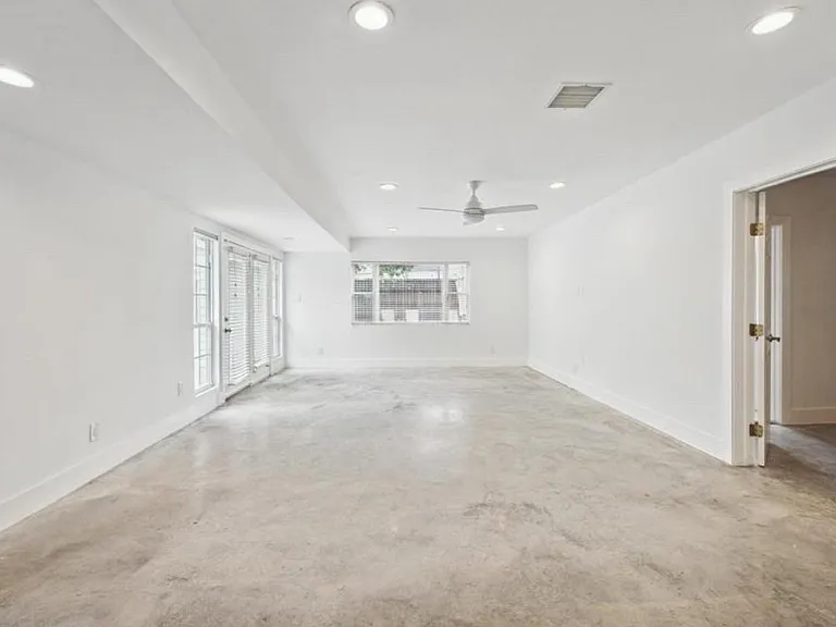 3818 Childress St — Photo 4
