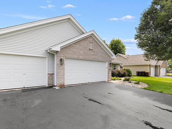 3rd image of 10971 Dixon Pines Cir