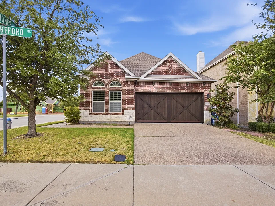 3009 Hereford Dr