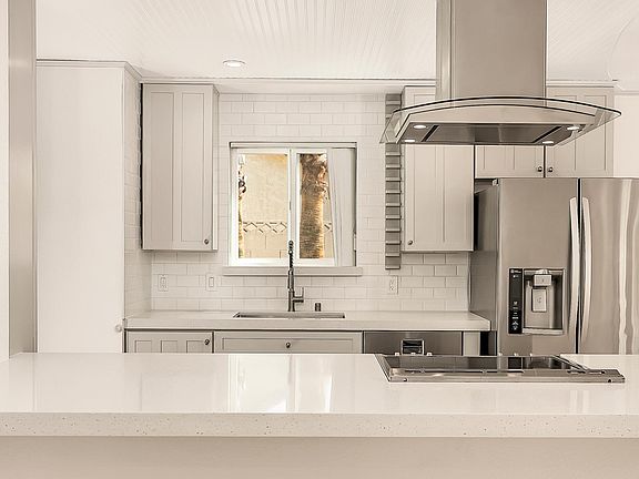 4th image of 2426 La Estrella St