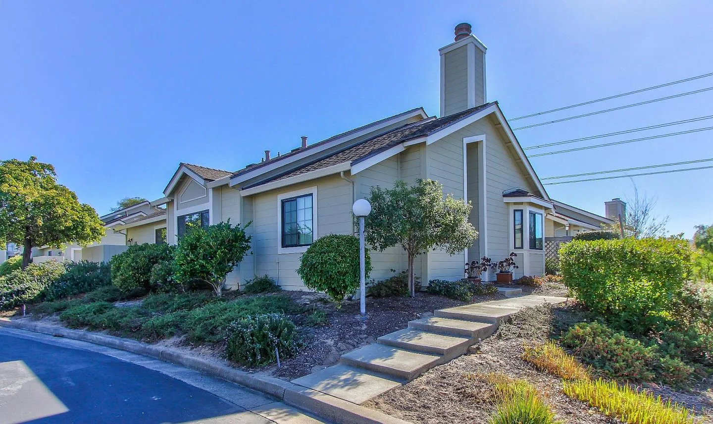 1029 Highlander Dr photo 1