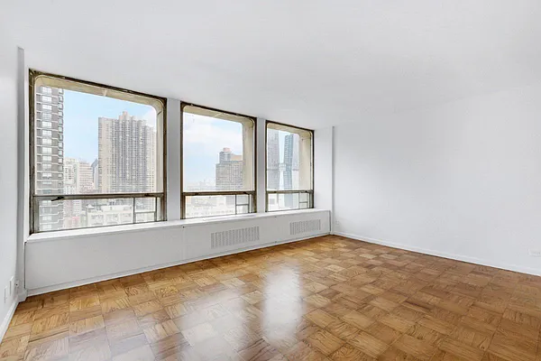 Rented by Level Group | media 7