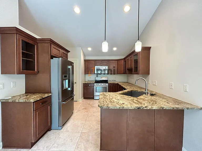 827 Veterans Ln — Photo 5