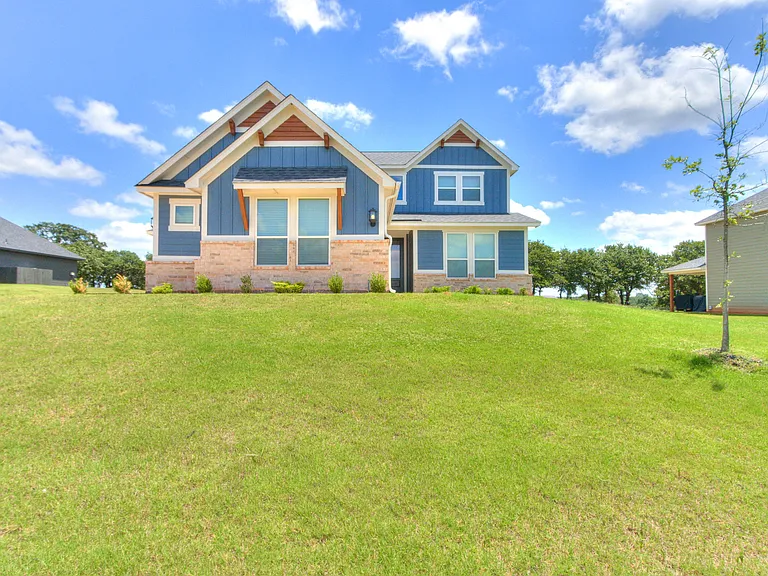 2379 Clubhouse Dr — Photo 1