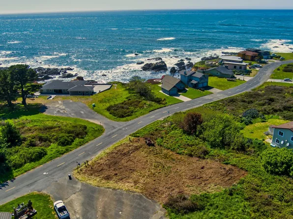 974 Lower Pacific Dr, Whitethorn, CA 95589