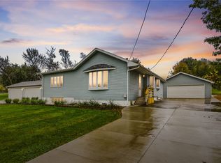 2135 Zika Ave NW, Cedar Rapids, IA 52405
