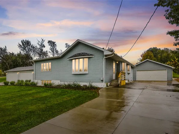2135 Zika Ave NW, Cedar Rapids, IA 52405