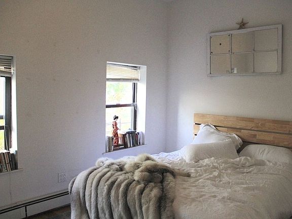 4th image of 300 13th St APT 3