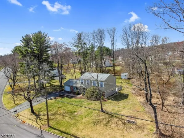 8 Arrowhead Dr, Washington Twp., NJ 07853