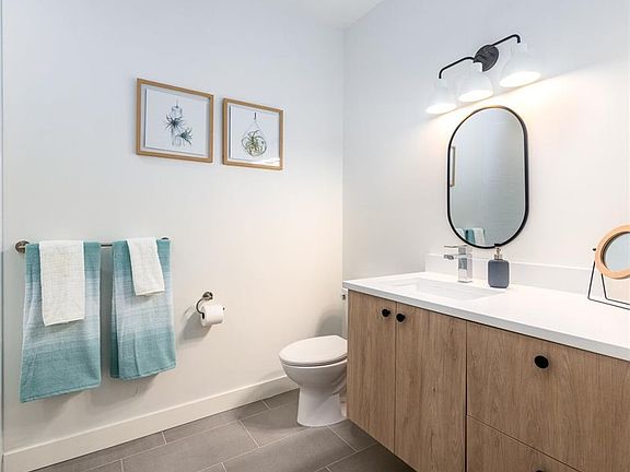 5th image of 1492 Westminster St APT 3