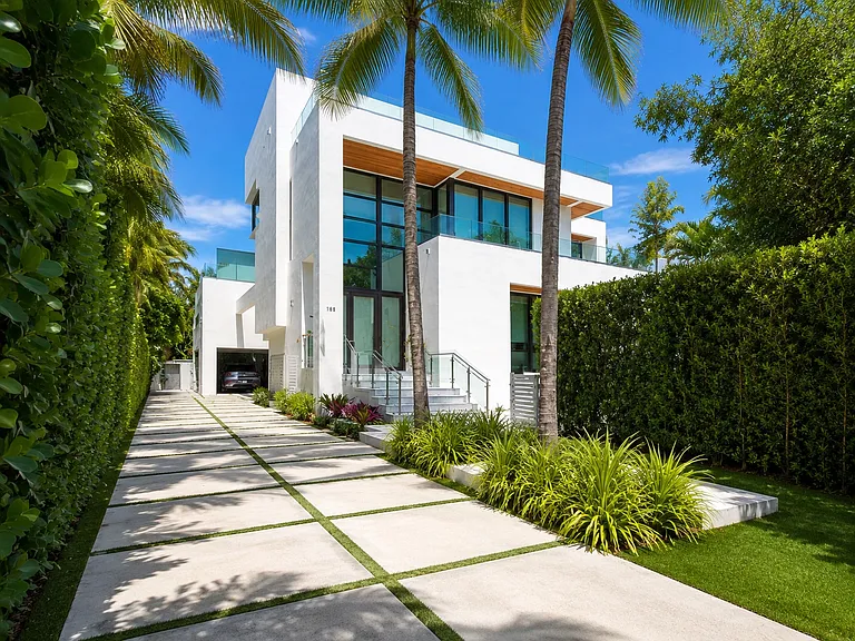 Harbor Dr — Photo 3