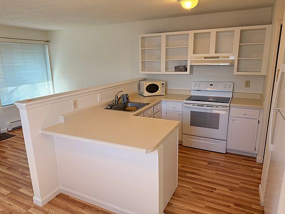 3rd image of 7911 Countryside Dr APT 133