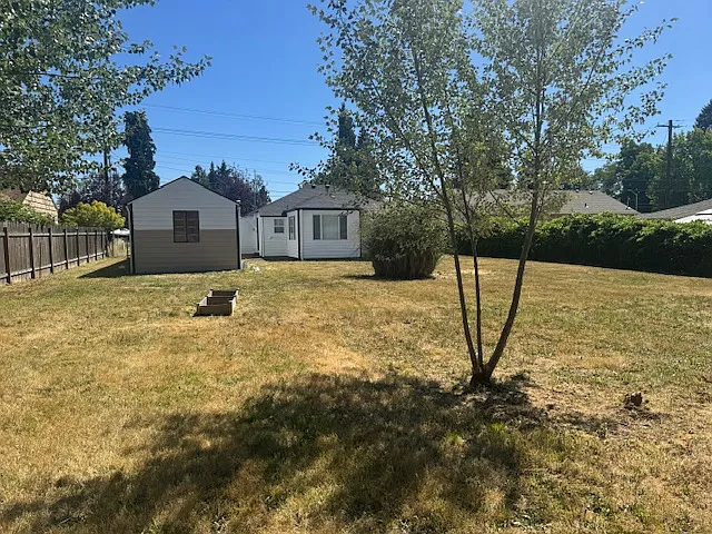 771 Chemawa Rd N — Photo 16