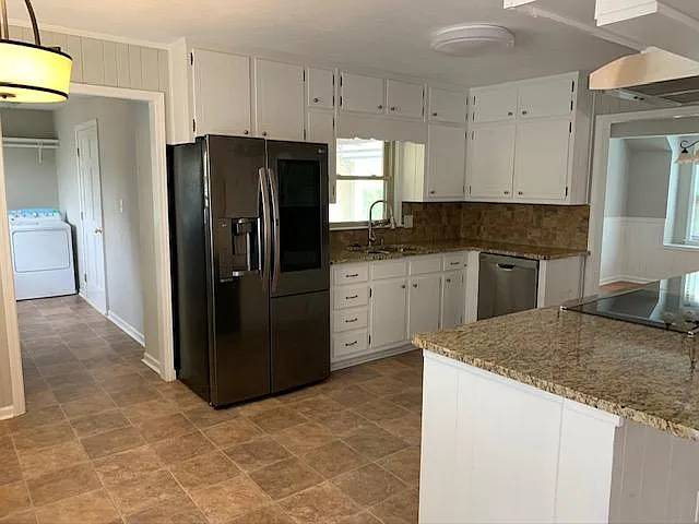 4 bed, 2850 sqft, $3,900 — Photo 4