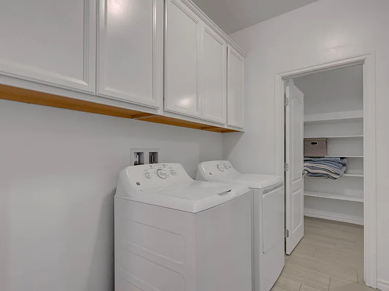 12321 Silvana St — Photo 21