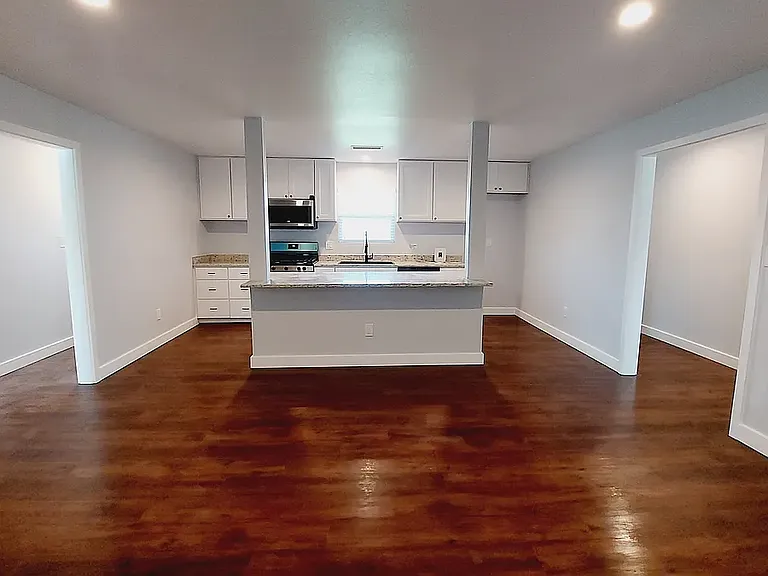 808 S Bois D Arc St — Photo 2