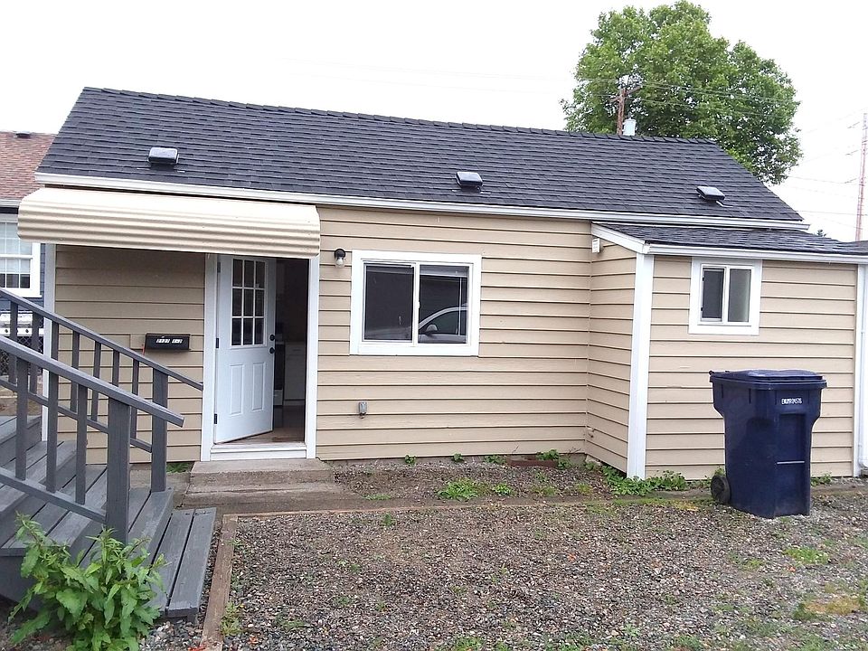 Entrance to Beige Bungalow