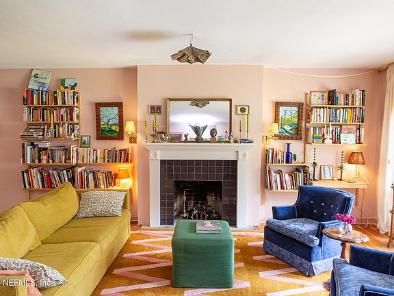 3rd image of 7043 MADRID Avenue