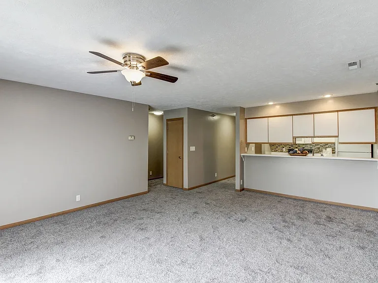 Deer Park Apartments — Photo 3