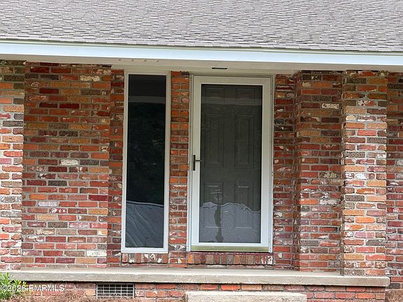 2nd image of 3119 Mountainview Pl