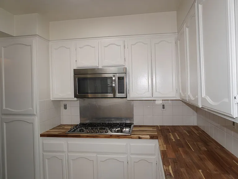 10386 Meadow Creek Dr — Photo 16