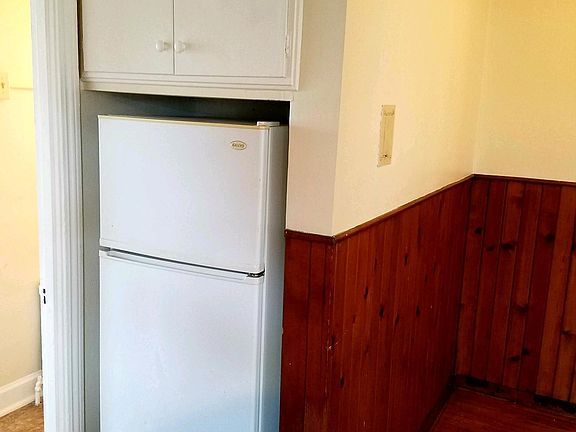 Fridge alcove