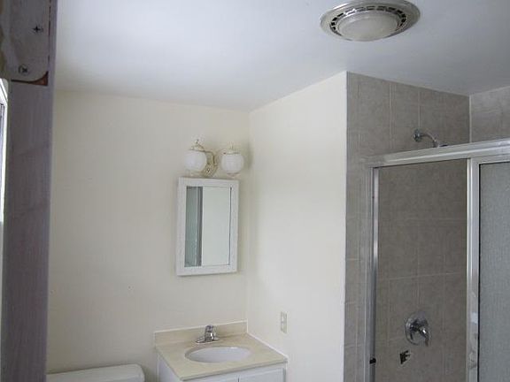 5th image of 415 Lynnbrook Dr