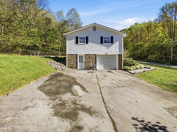 5th image of 285 Bishop Hollow Rd