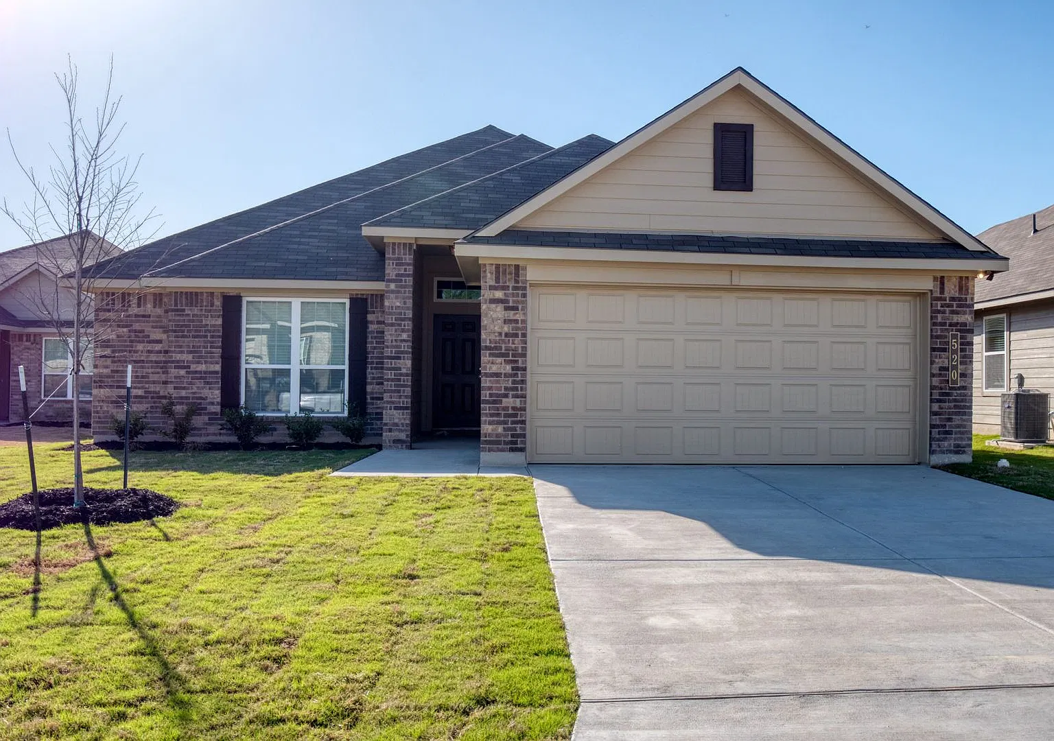 520 Fallbrook Dr — Photo 1