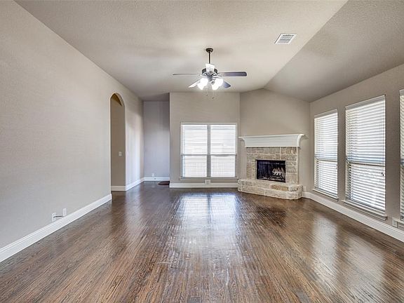 3rd image of 608 Tierra Vista Way
