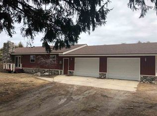 09770 Burgess Rd, Charlevoix, MI 49720